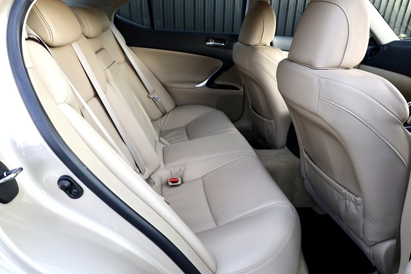 Lexus IS 250 SE-L 1 Former Keeper + 18 Lexus Main Dealer Services Image 9