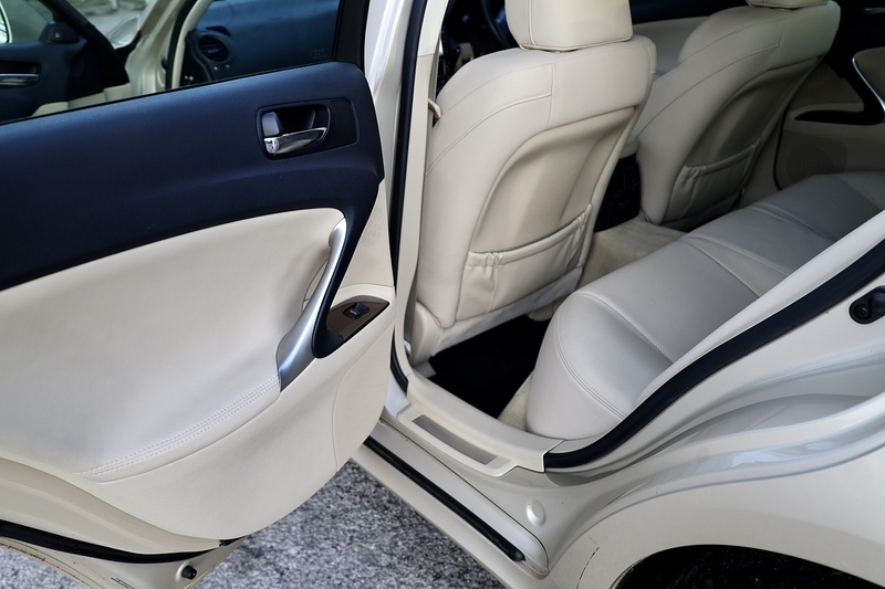 Lexus IS 250 SE-L 1 Former Keeper + 18 Lexus Main Dealer Services Image 32