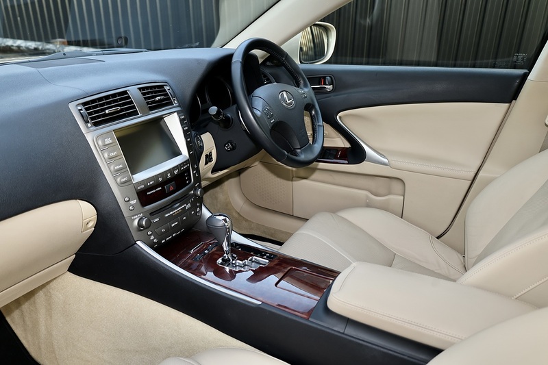 Lexus IS 250 SE-L 1 Former Keeper + 18 Lexus Main Dealer Services Image 7