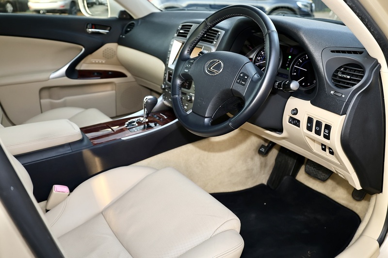 Lexus IS 250 SE-L 1 Former Keeper + 18 Lexus Main Dealer Services Image 15
