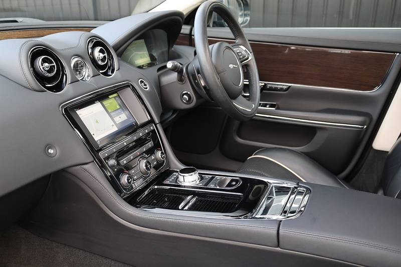 Jaguar XJ Premium Luxury XJ Premium Luxury 3.0 4dr Saloon Automatic Diesel Image 7