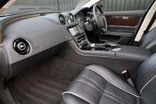 Jaguar XJ Premium Luxury XJ Premium Luxury 3.0 4dr Saloon Automatic Diesel - Thumb 2