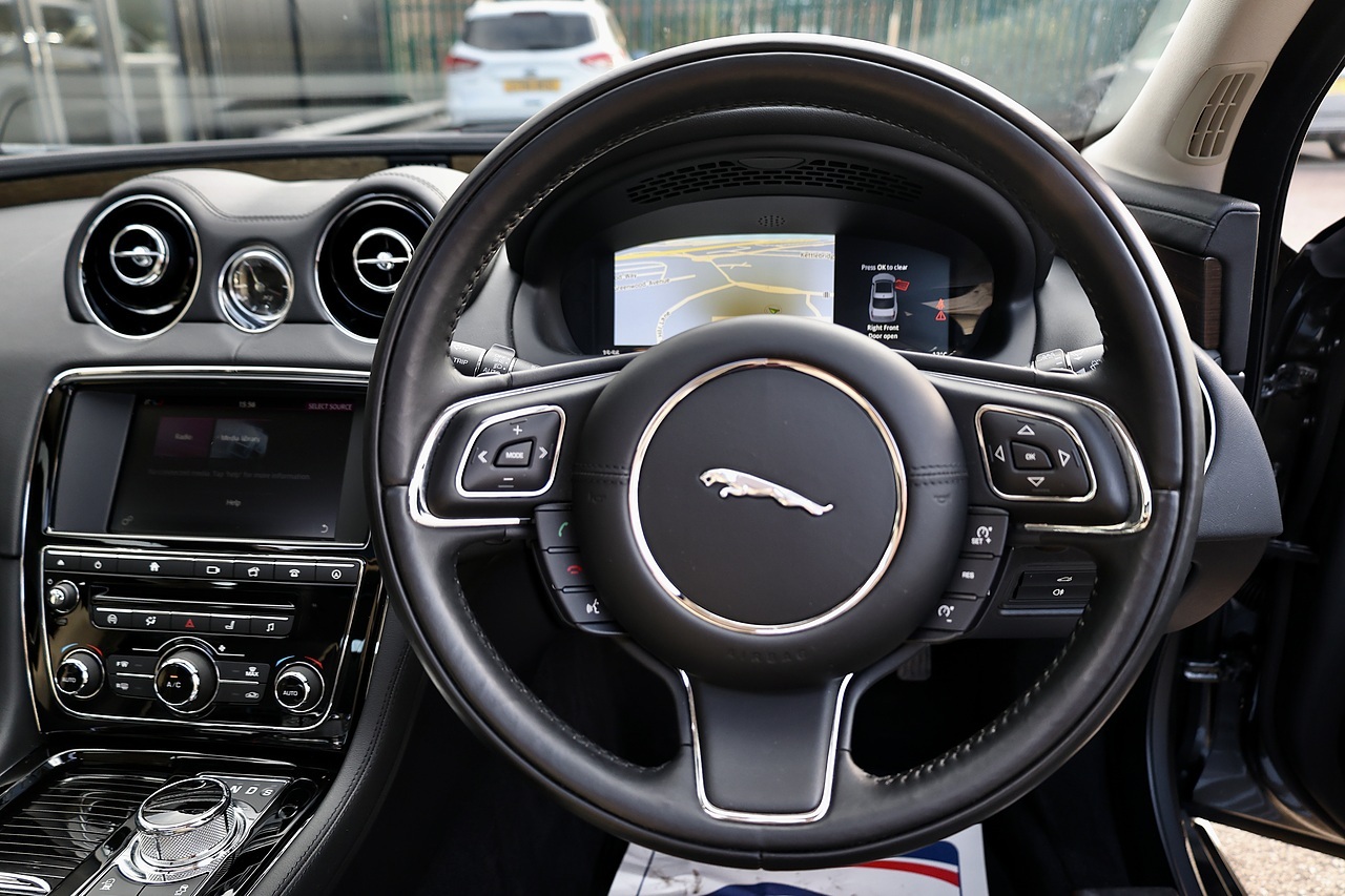 Jaguar XJ Premium Luxury XJ Premium Luxury 3.0 4dr Saloon Automatic Diesel - Large 11
