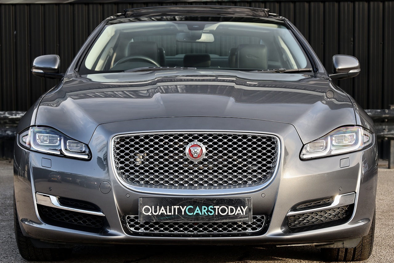 Jaguar XJ Premium Luxury XJ Premium Luxury 3.0 4dr Saloon Automatic Diesel - Large 3