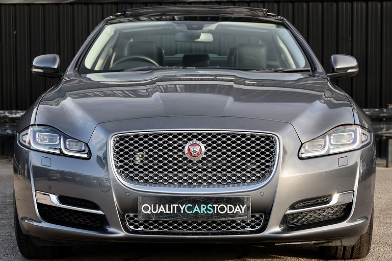 Jaguar XJ Premium Luxury XJ Premium Luxury 3.0 4dr Saloon Automatic Diesel Image 3