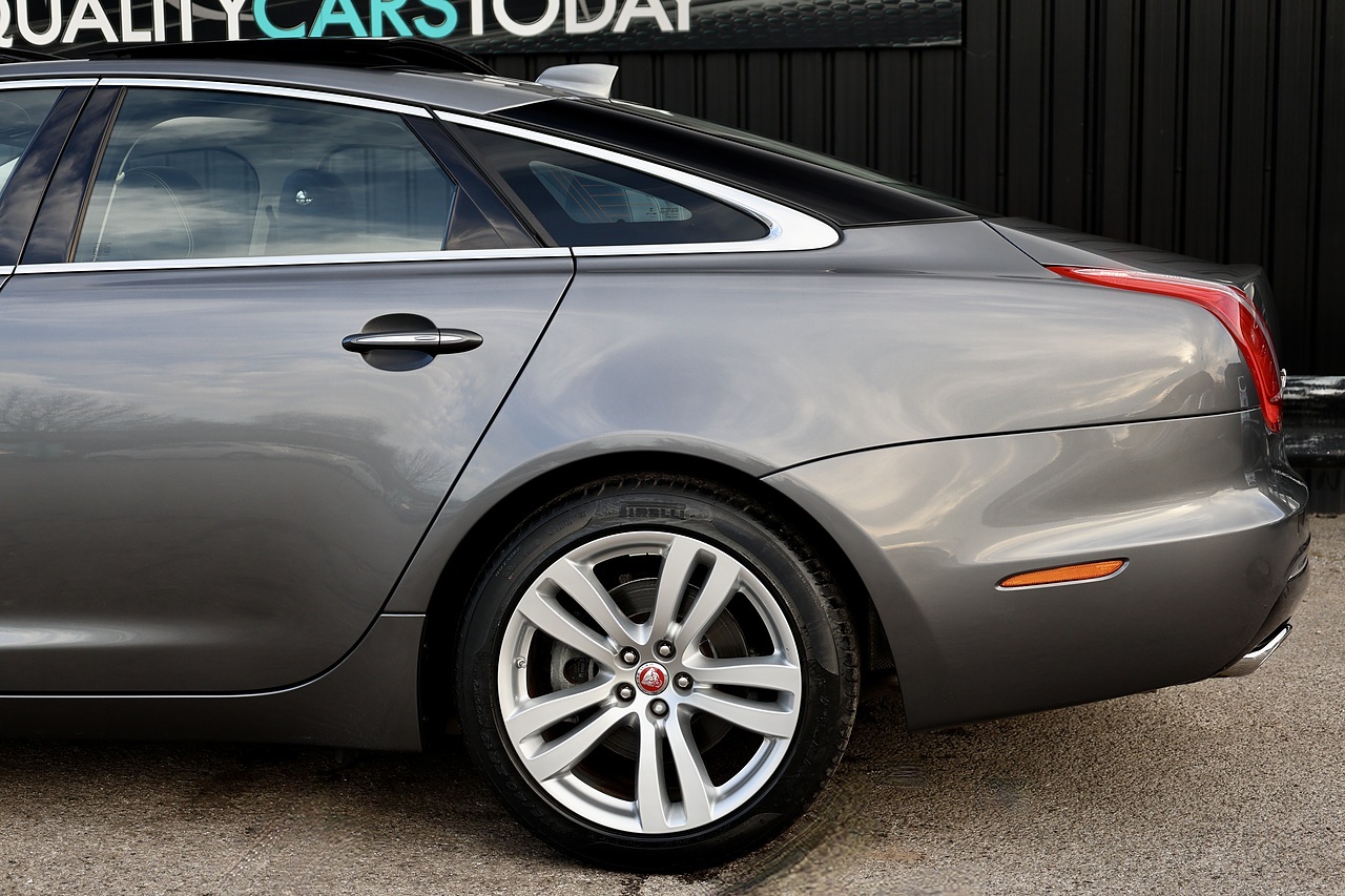 Jaguar XJ Premium Luxury XJ Premium Luxury 3.0 4dr Saloon Automatic Diesel - Large 16