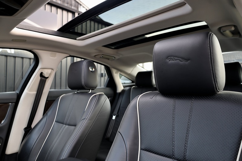 Jaguar XJ Premium Luxury XJ Premium Luxury 3.0 4dr Saloon Automatic Diesel Image 18