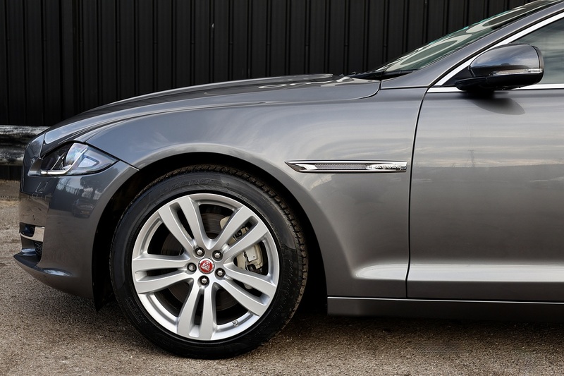 Jaguar XJ Premium Luxury XJ Premium Luxury 3.0 4dr Saloon Automatic Diesel Image 15