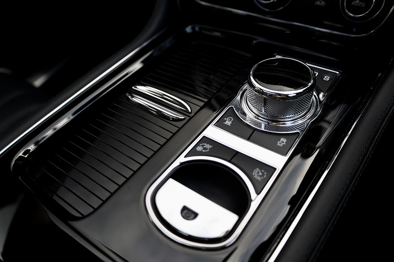 Jaguar XJ Premium Luxury XJ Premium Luxury 3.0 4dr Saloon Automatic Diesel Image 33