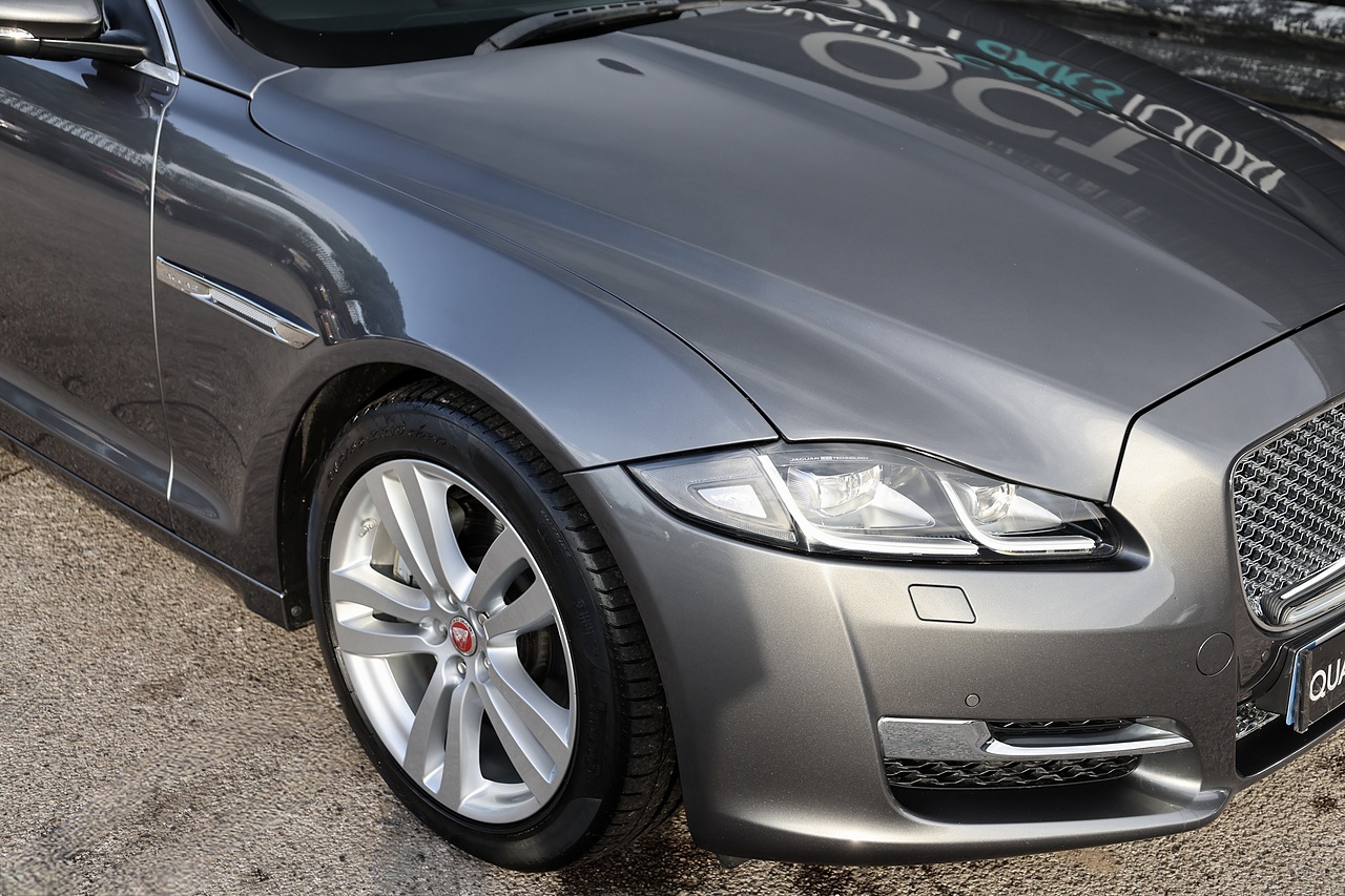 Jaguar XJ Premium Luxury XJ Premium Luxury 3.0 4dr Saloon Automatic Diesel - Large 22