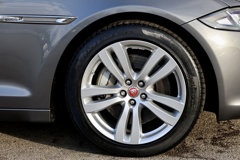 Jaguar XJ Premium Luxury XJ Premium Luxury 3.0 4dr Saloon Automatic Diesel Image 35