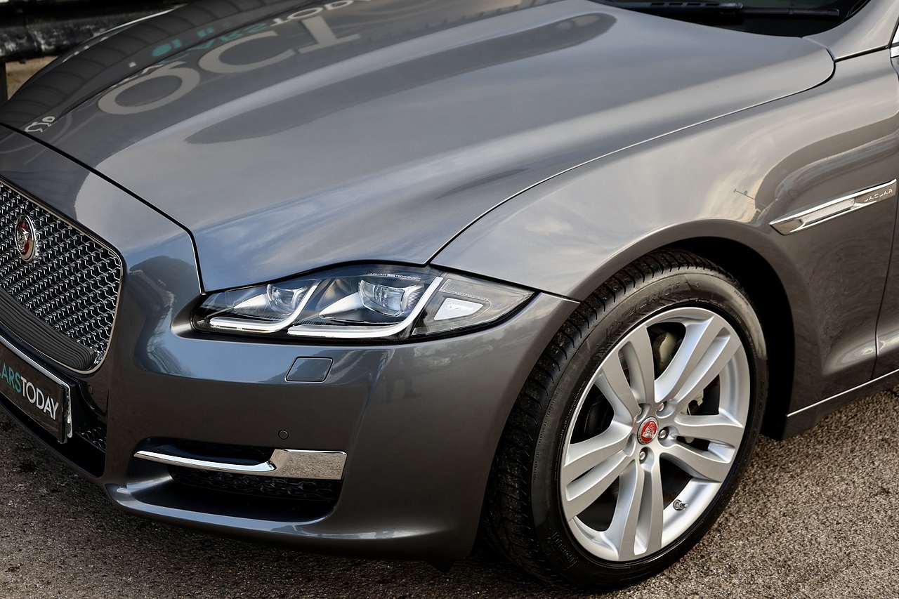 Jaguar XJ Premium Luxury XJ Premium Luxury 3.0 4dr Saloon Automatic Diesel - Large 14