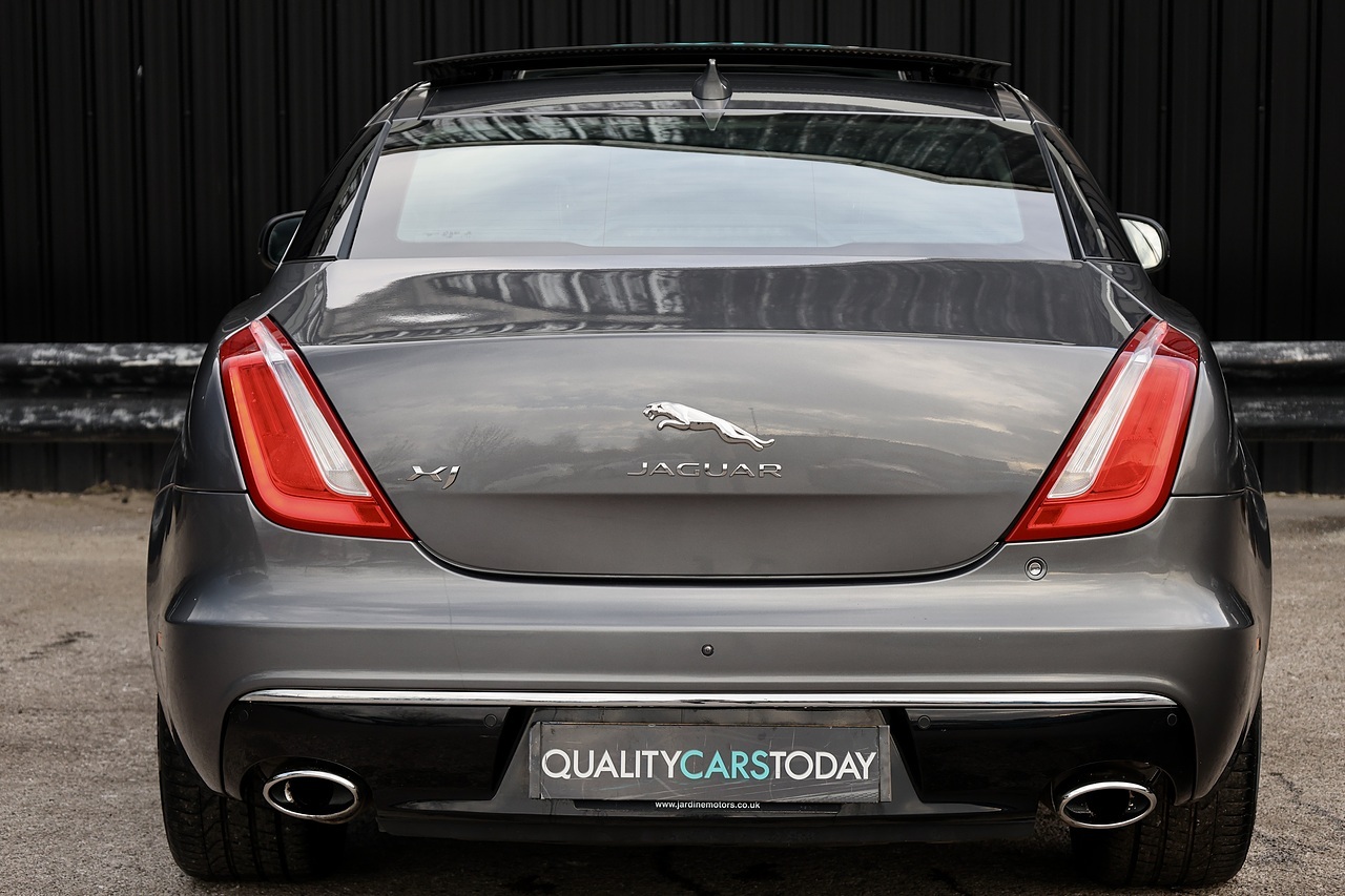 Jaguar XJ Premium Luxury XJ Premium Luxury 3.0 4dr Saloon Automatic Diesel - Large 4