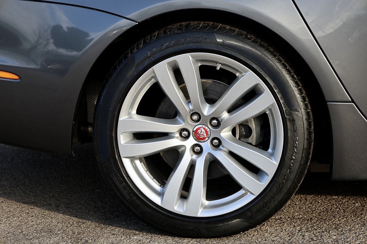 Jaguar XJ Premium Luxury XJ Premium Luxury 3.0 4dr Saloon Automatic Diesel - Large 37