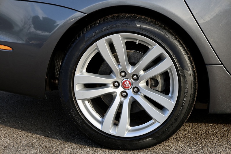 Jaguar XJ Premium Luxury XJ Premium Luxury 3.0 4dr Saloon Automatic Diesel Image 37