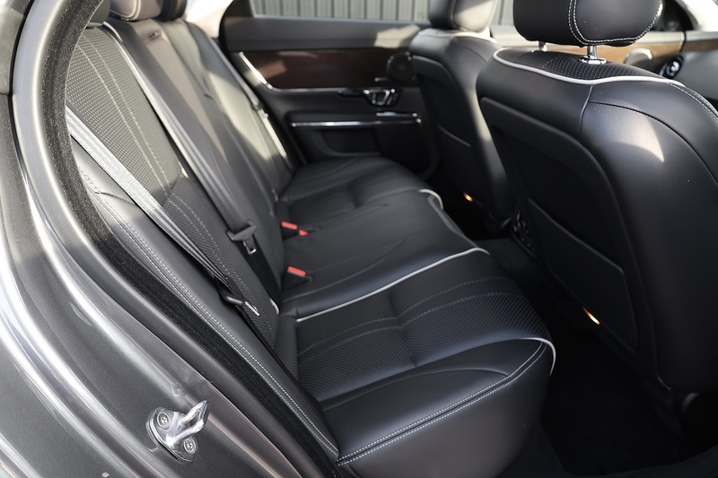 Jaguar XJ Premium Luxury XJ Premium Luxury 3.0 4dr Saloon Automatic Diesel Image 12