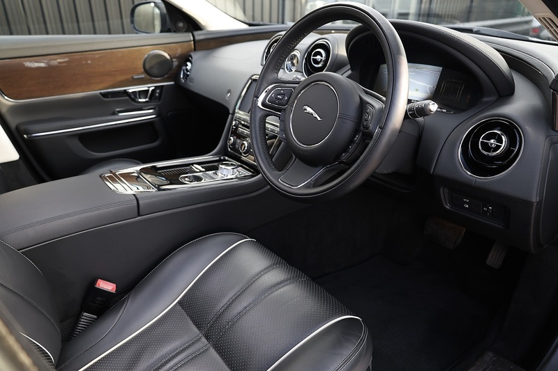 Jaguar XJ Premium Luxury XJ Premium Luxury 3.0 4dr Saloon Automatic Diesel Image 9