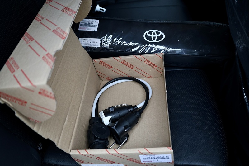 Toyota Hilux Invincible X Owned by Ourselves from New + Toyota Warranty + Exceptional Image 24