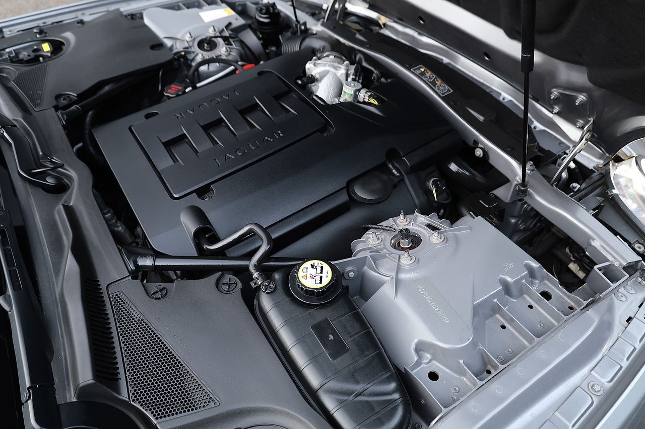 Jaguar XK Enthusiast Owned + Tastefully Modified - Large 40