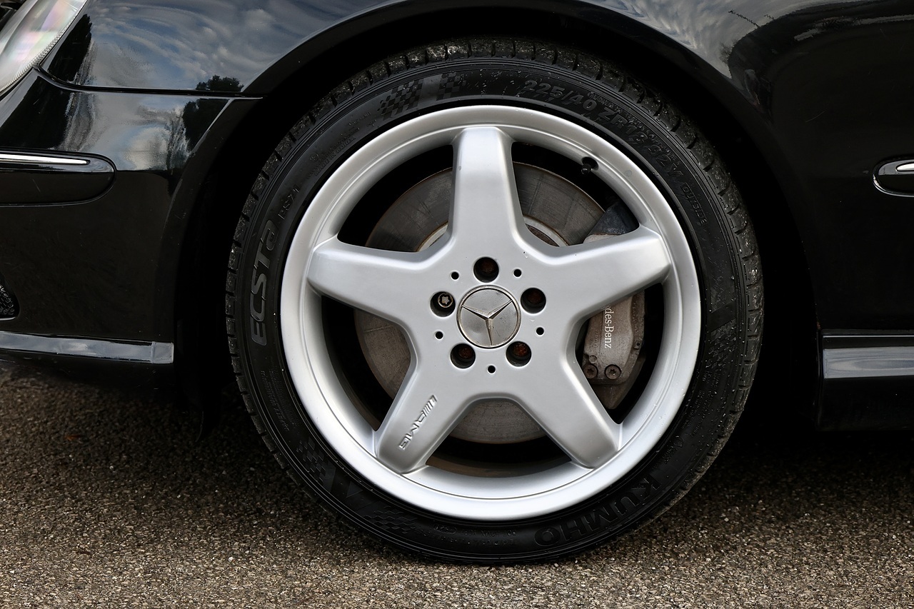 Mercedes-Benz CLK 500 Elegance Factory AMG Styling + Wheels + 2 Former Keepers - Large 32