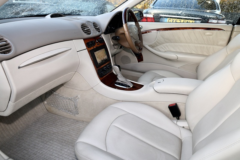 Mercedes-Benz CLK 200 Elegance Amber Red + Exceptional Condition Image 2