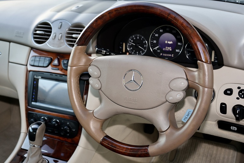 Mercedes-Benz CLK 200 Elegance Amber Red + Exceptional Condition Image 36