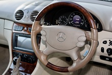 Mercedes-Benz CLK 200 Elegance Amber Red + Exceptional Condition - Thumb 36