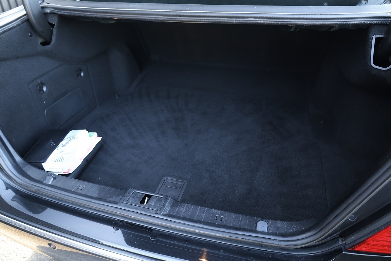 Mercedes-Benz E350 Elegance 1 Former Keeper + 46k Miles + COMAND + Heated / Memory Seats - Large 21