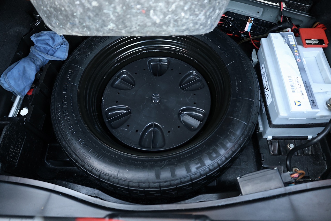 Mercedes-Benz E350 Elegance 1 Former Keeper + 46k Miles + COMAND + Heated / Memory Seats - Large 22