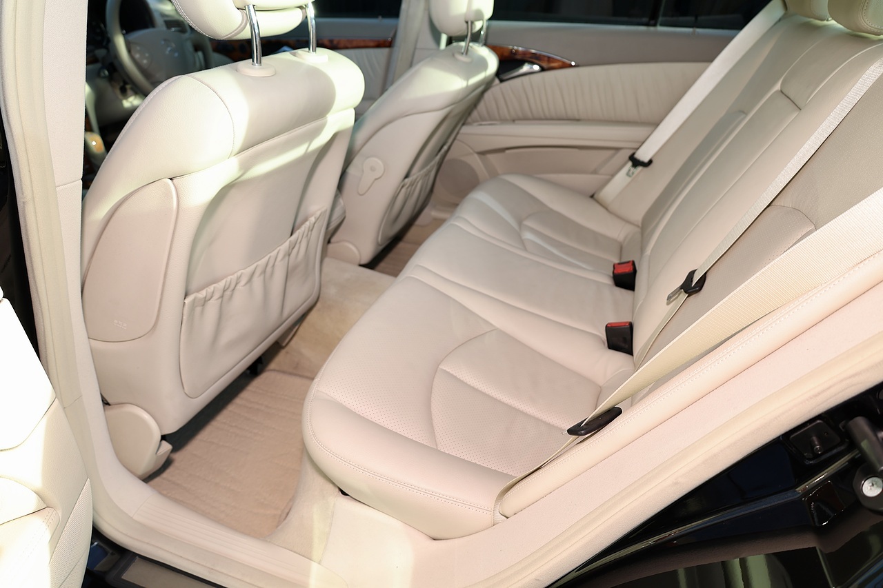 Mercedes-Benz E350 Elegance 1 Former Keeper + 46k Miles + COMAND + Heated / Memory Seats - Large 11