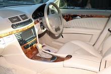 Mercedes-Benz E350 Elegance 1 Former Keeper + 46k Miles + COMAND + Heated / Memory Seats - Thumb 10