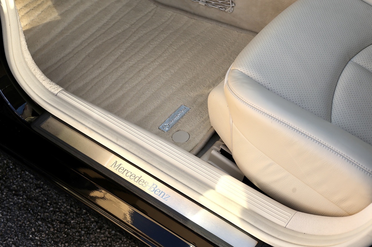 Mercedes-Benz E350 Elegance 1 Former Keeper + 46k Miles + COMAND + Heated / Memory Seats - Large 35