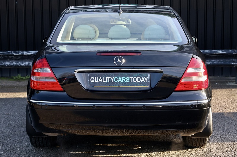 Mercedes-Benz E350 Elegance 1 Former Keeper + 46k Miles + COMAND + Heated / Memory Seats Image 4
