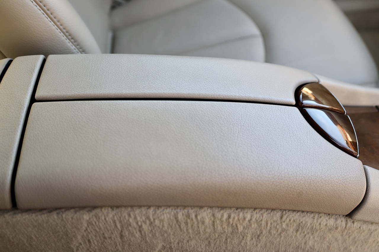 Mercedes-Benz E350 Elegance 1 Former Keeper + 46k Miles + COMAND + Heated / Memory Seats - Large 42