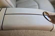 Mercedes-Benz E350 Elegance 1 Former Keeper + 46k Miles + COMAND + Heated / Memory Seats - Thumb 42