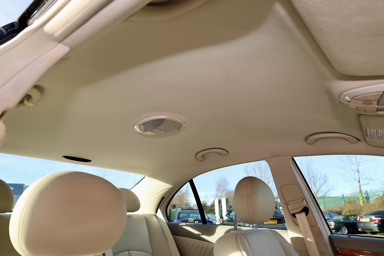 Mercedes-Benz E350 Elegance 1 Former Keeper + 46k Miles + COMAND + Heated / Memory Seats - Large 36