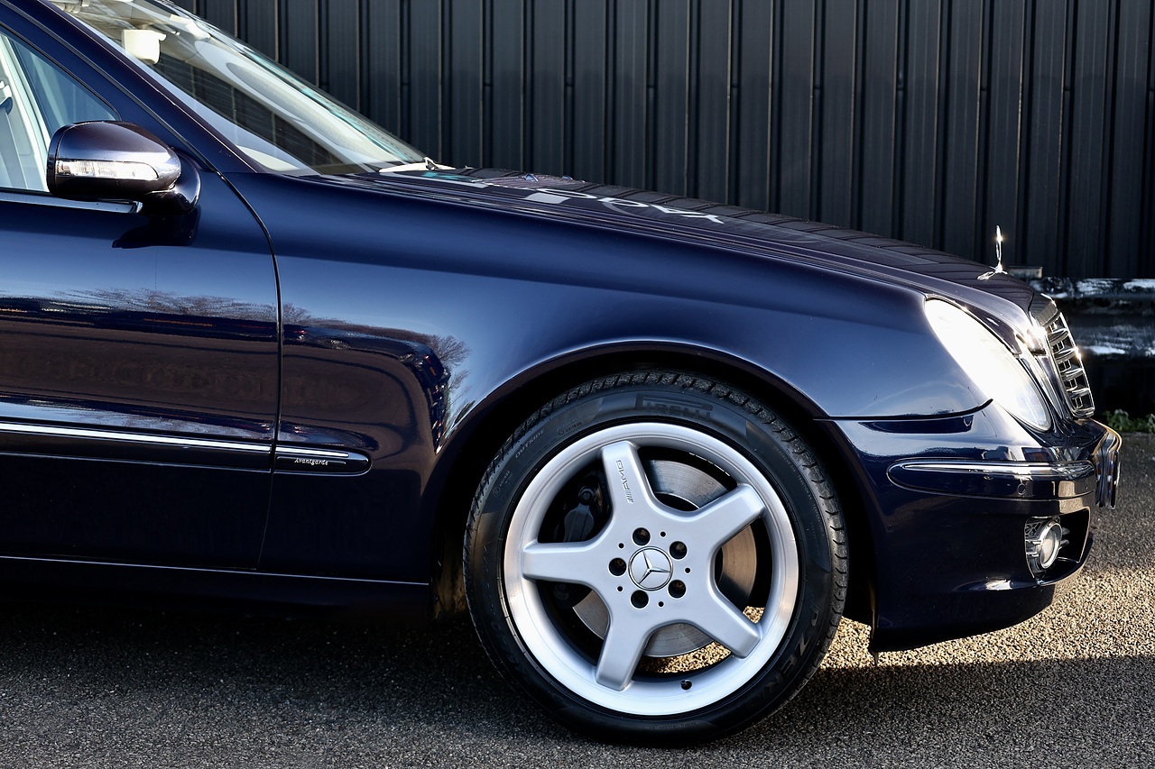 Mercedes-Benz E500 Avantgarde Full Mercedes Main Dealer History + Very Rare - Large 15