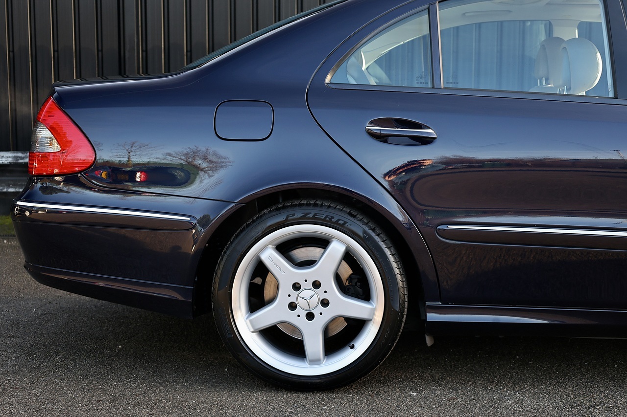 Mercedes-Benz E500 Avantgarde Full Mercedes Main Dealer History + Very Rare - Large 14