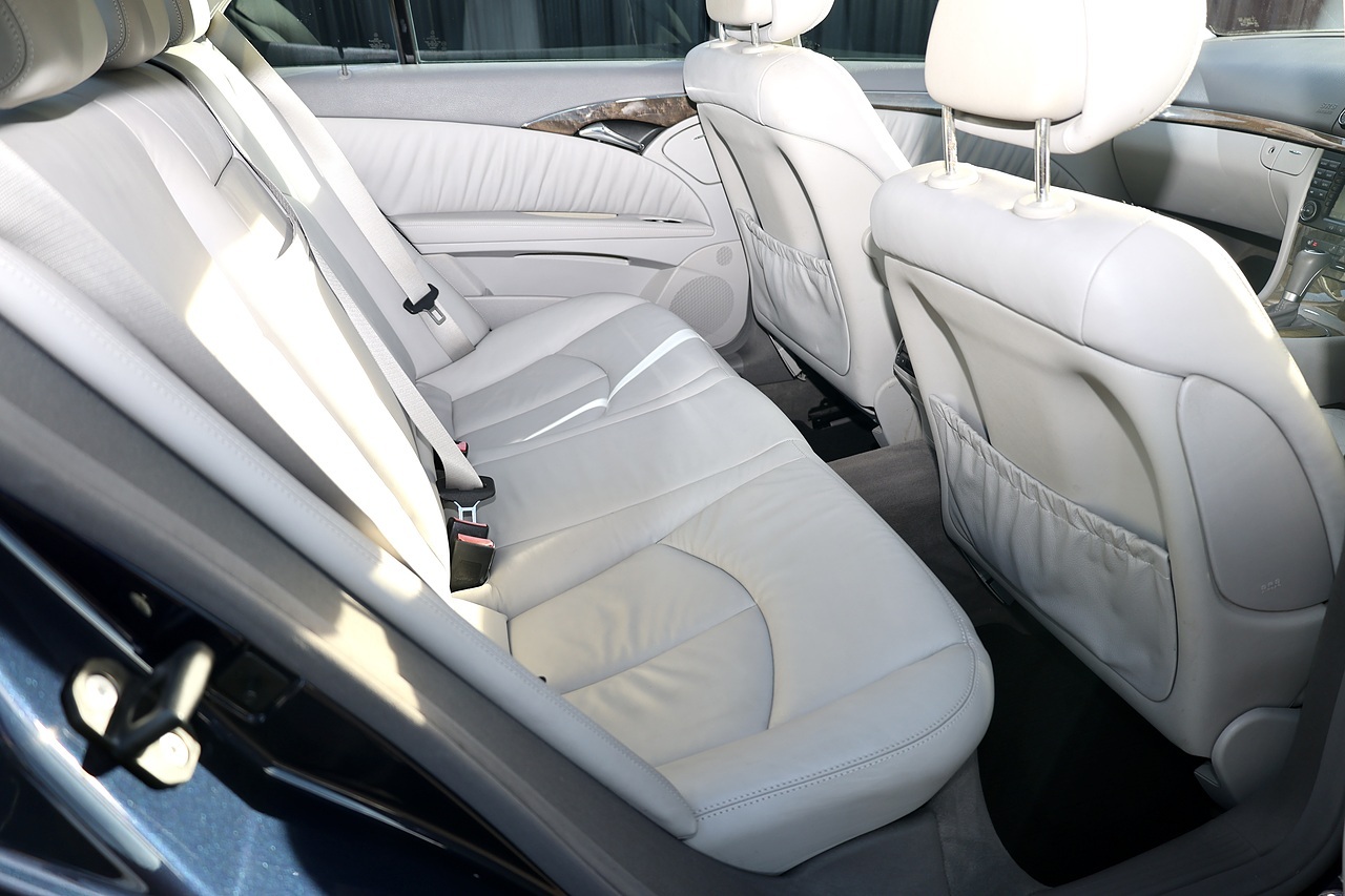 Mercedes-Benz E500 Avantgarde Full Mercedes Main Dealer History + Very Rare - Large 8