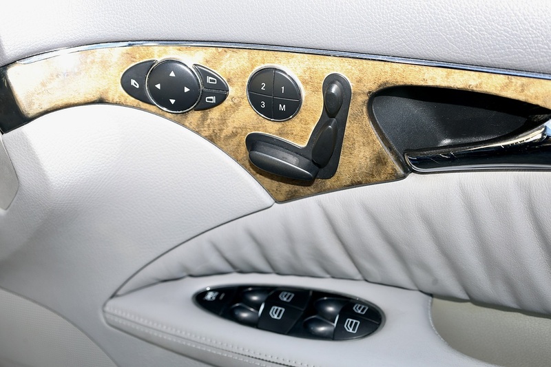 Mercedes-Benz E500 Avantgarde Full Mercedes Main Dealer History + Very Rare Image 11