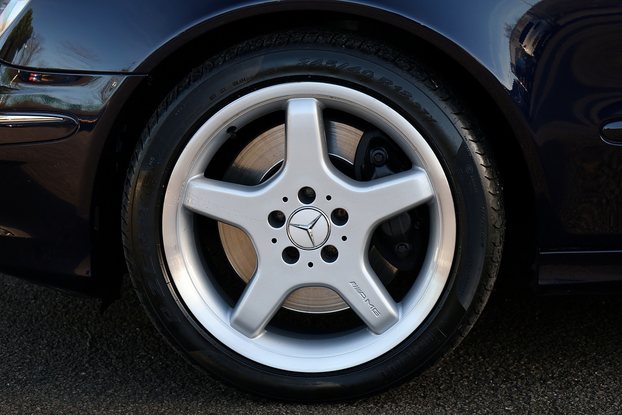 Mercedes-Benz E500 Avantgarde Full Mercedes Main Dealer History + Very Rare - Large 24