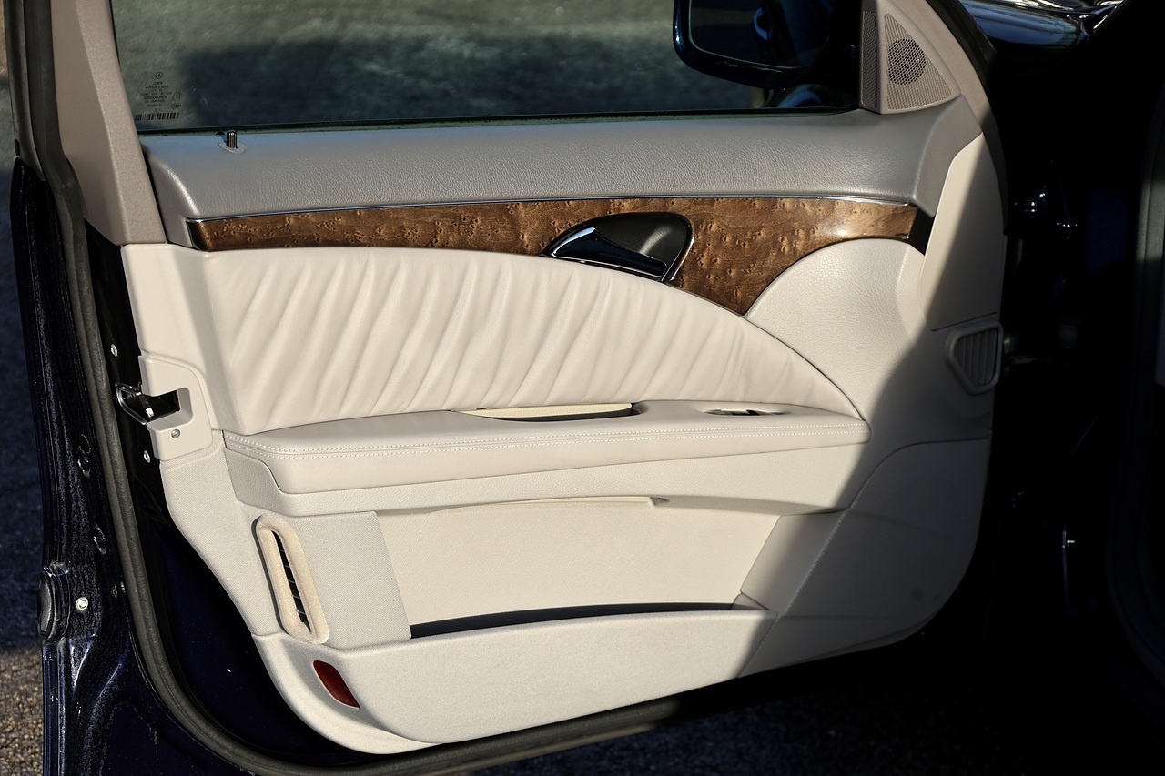 Mercedes-Benz E500 Avantgarde Full Mercedes Main Dealer History + Very Rare - Large 30