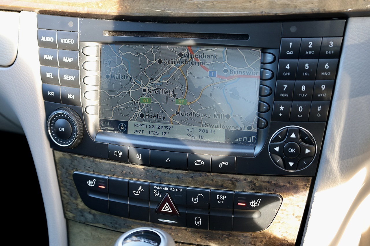 Mercedes-Benz E500 Avantgarde Full Mercedes Main Dealer History + Very Rare - Large 34