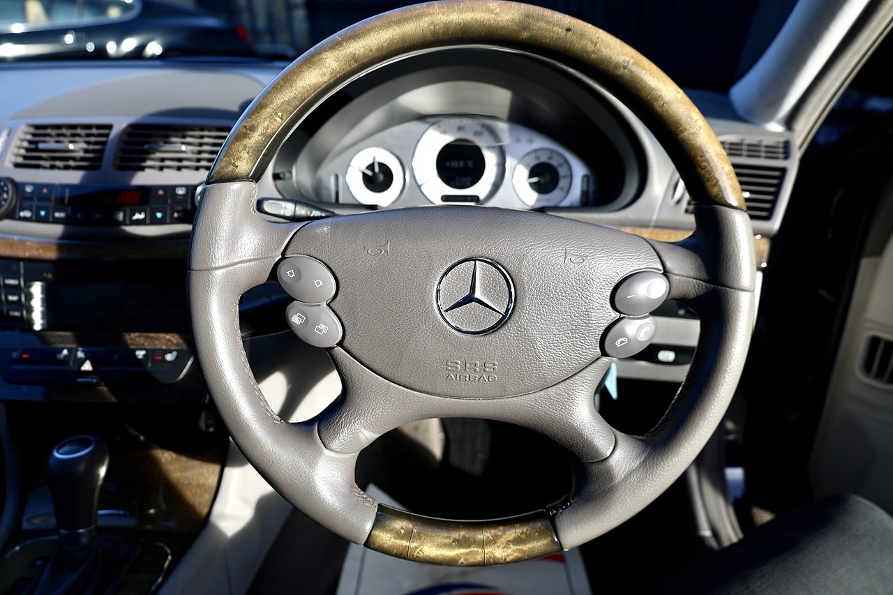 Mercedes-Benz E500 Avantgarde Full Mercedes Main Dealer History + Very Rare - Large 35