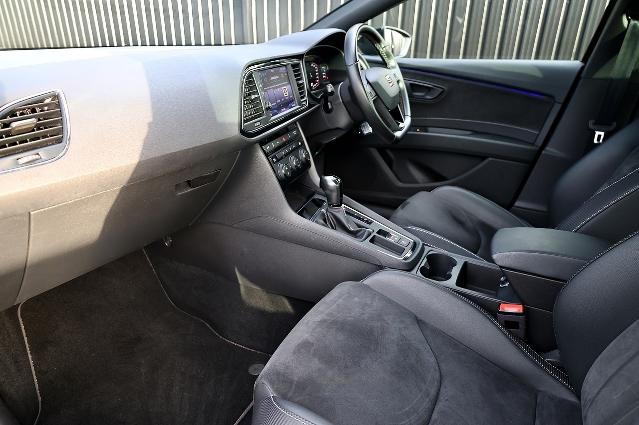 SEAT Leon Cupra 290 1 Former Keeper + Sat Nav + Virtual Cockpit - Large 2