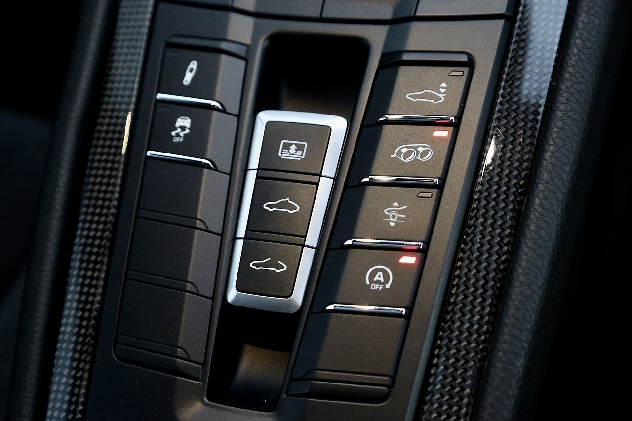 Porsche 911 Carrera 4 GTS 1 Former Keeper + FPSH + Porsche Warranty  £20k Cost Options* - Large 36