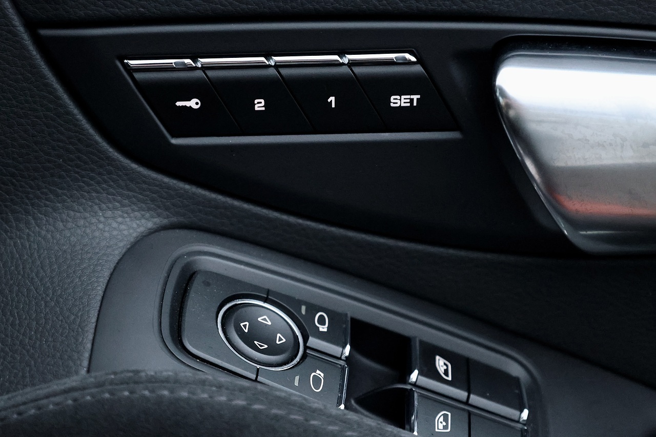 Porsche 911 Carrera 4 GTS 1 Former Keeper + FPSH + Porsche Warranty  £20k Cost Options* - Large 39