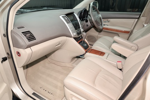 Full Service History + Sunroof + Sat Nav