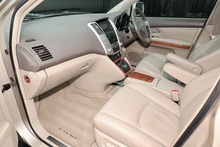 Lexus RX 300 SE-L Full Service History + Sunroof + Sat Nav - Thumb 2