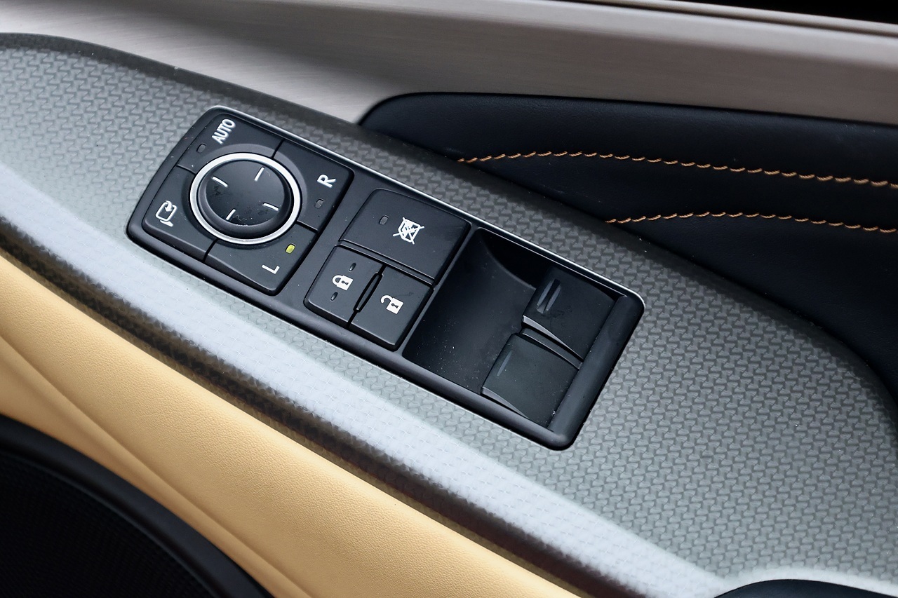 Lexus RC 300h F Sport Full Lexus Main Dealer History + Lexus Warranty* - Large 11